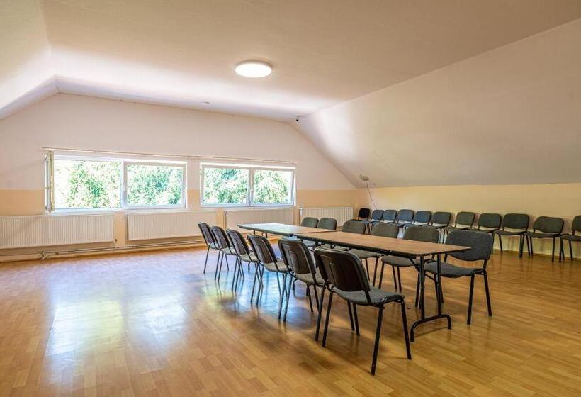 Отель Herczeg Udvarház Poroszló