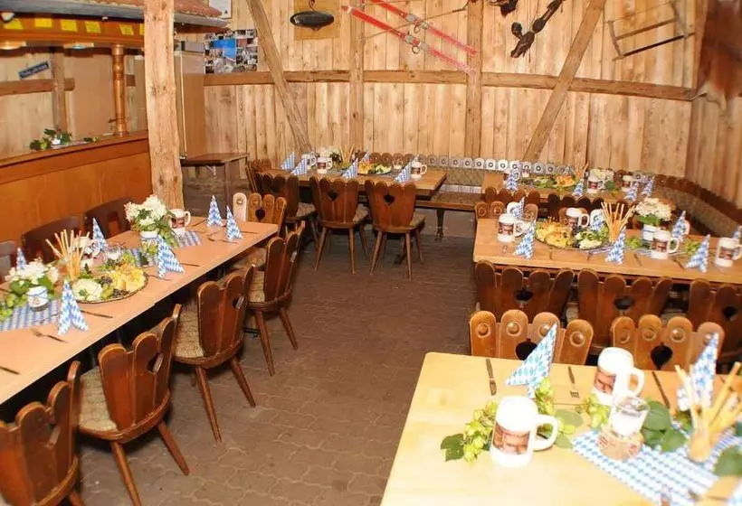 Hotelli Landgasthof Und Pension Zum Löwen