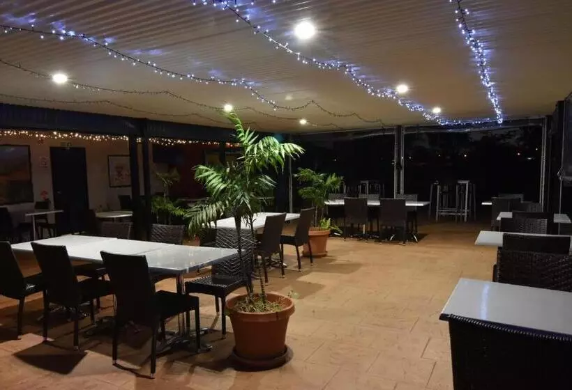 Hotelli Mundubbera Billabong Motor Inn