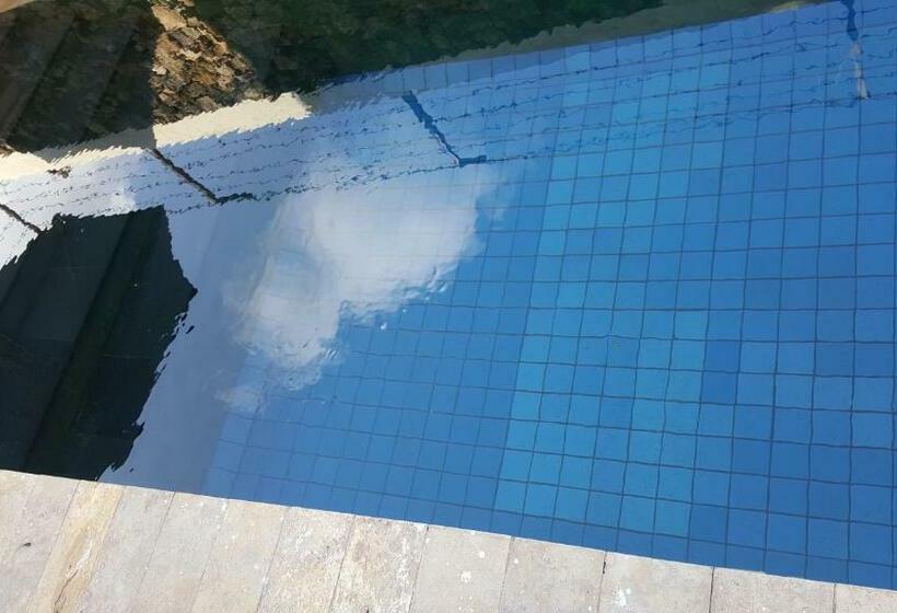 בית מלון כפרי Spear Villa