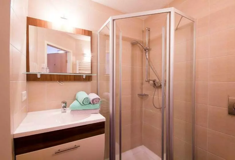 ホテル Pension Zum Raubritter