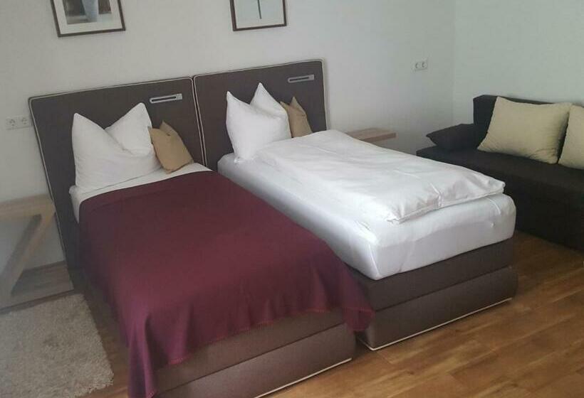 Hotel Pension Zum Raubritter