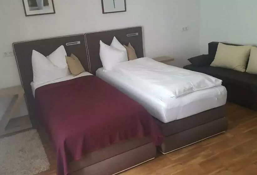 ホテル Pension Zum Raubritter