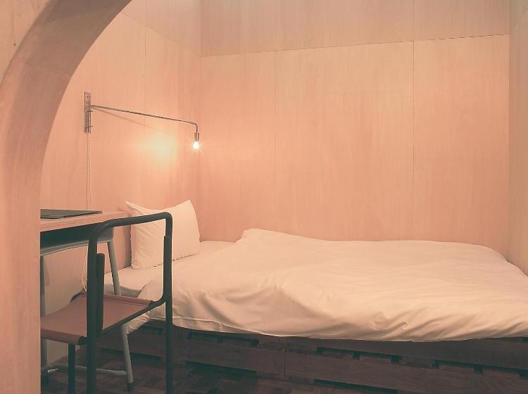 Iwashi Building Hostel