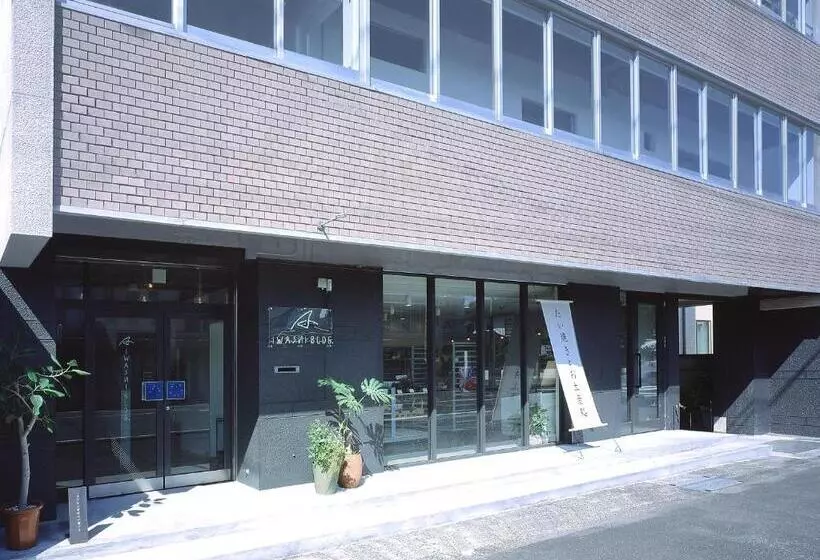Iwashi Building Hostel