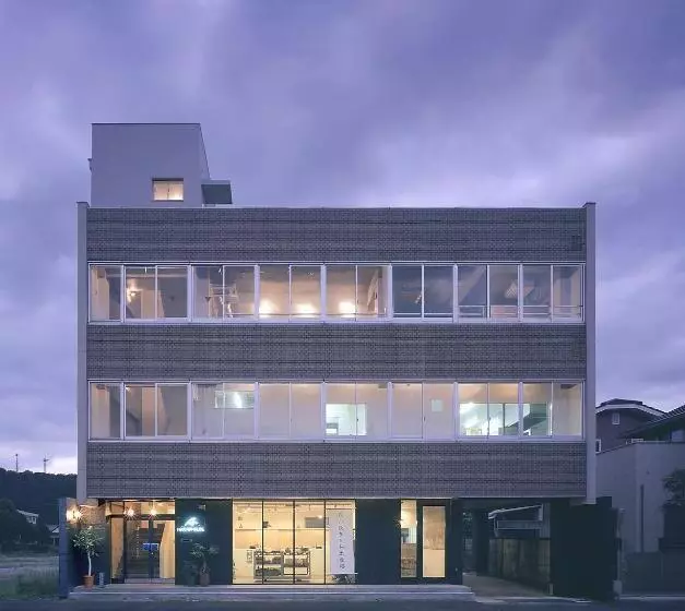 Iwashi Building Hostel