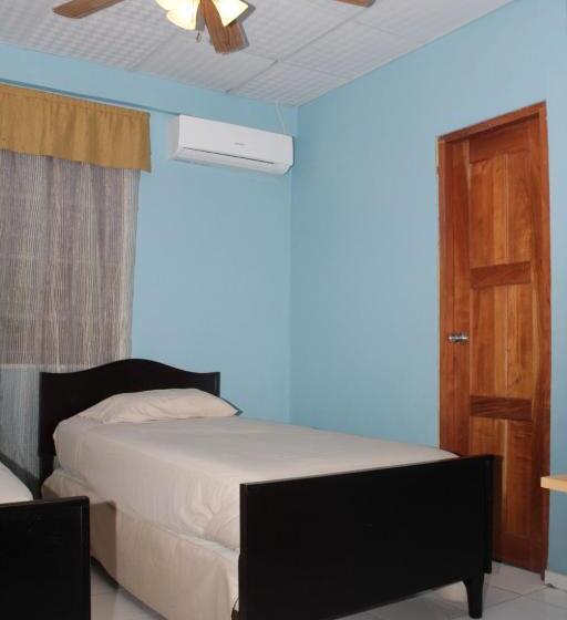بنسيون Hostel Guayacan