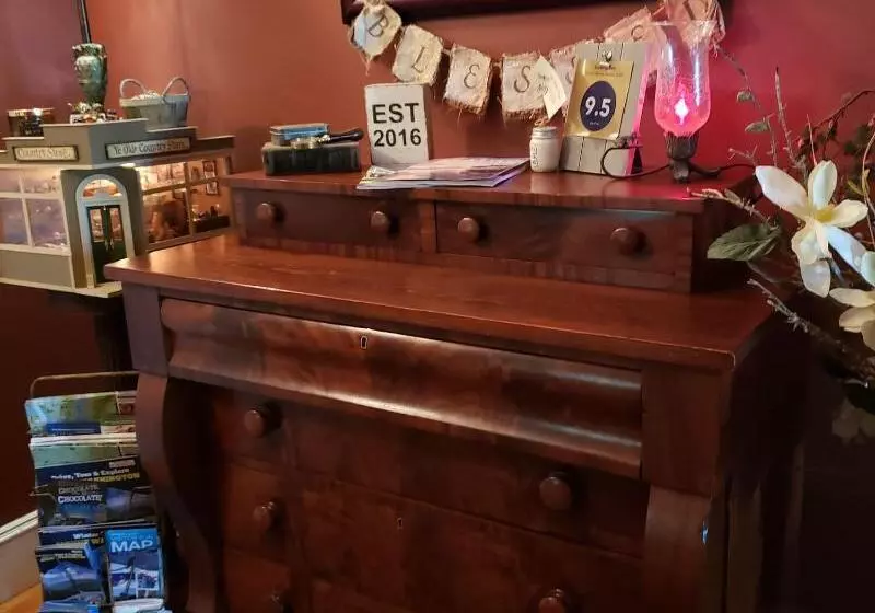 Aamiaismajoitus (B&B) The Perkins House