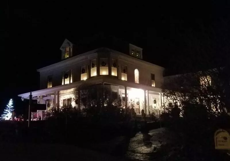 Aamiaismajoitus (B&B) The Perkins House