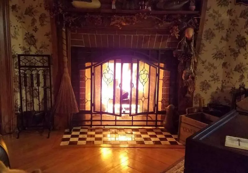 Aamiaismajoitus (B&B) The Perkins House