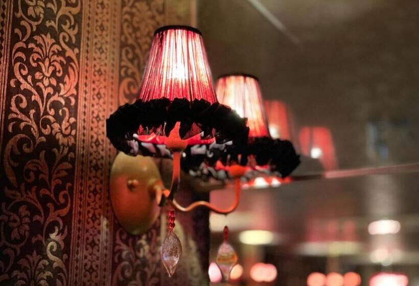 فندق Christmas Night At The Opera