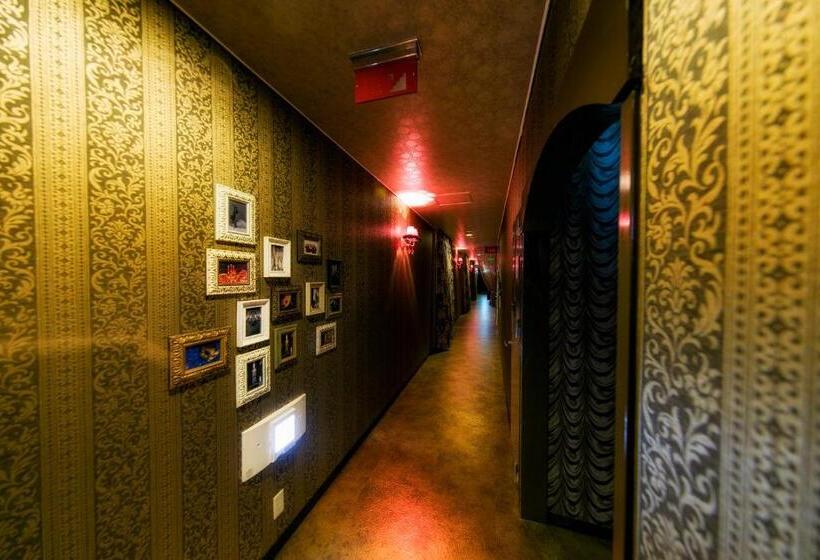 فندق Christmas Night At The Opera