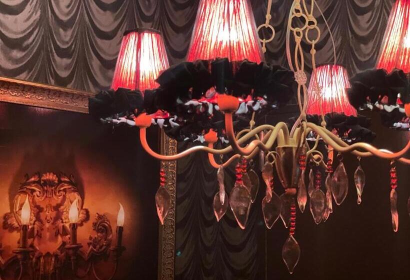 فندق Christmas Night At The Opera