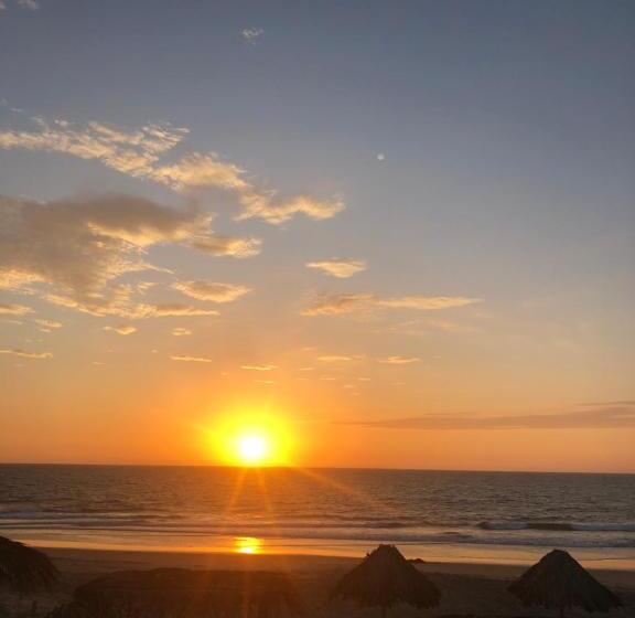 酒店 Los Cocos De Vichayito