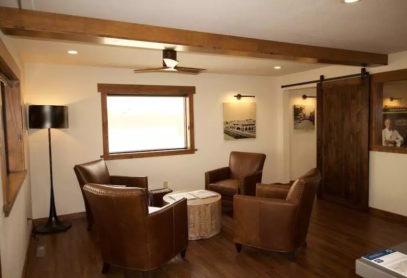 Motelli Boarders Inn & Suites By Cobblestone Hotels   Syracuse