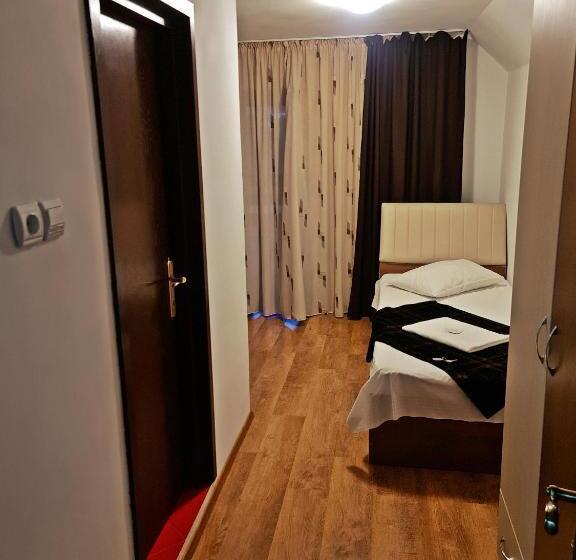 بنسيون Casa Leu