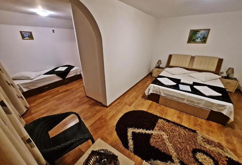 بنسيون Casa Leu