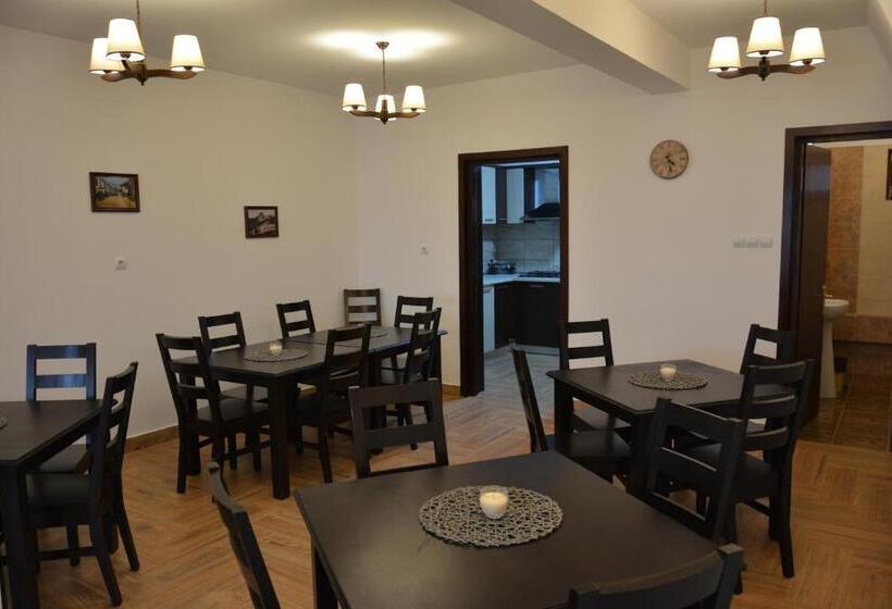 بنسيون Casa Leu