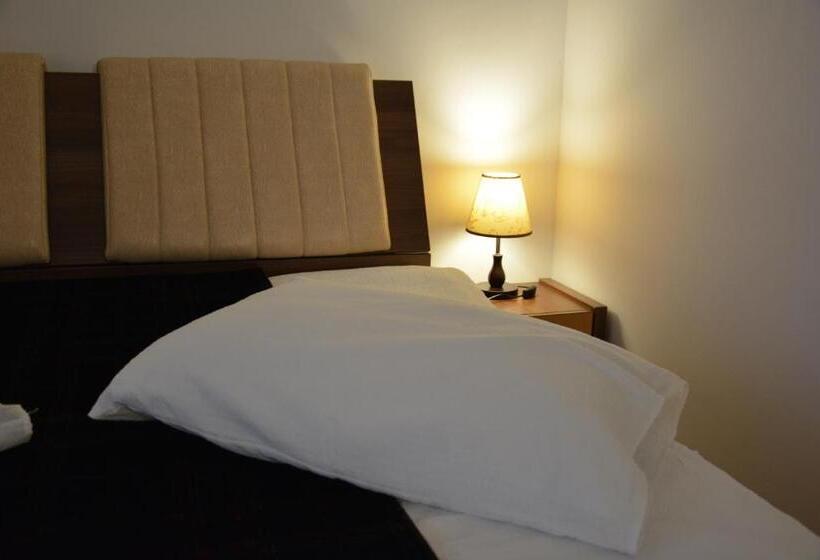 بنسيون Casa Leu