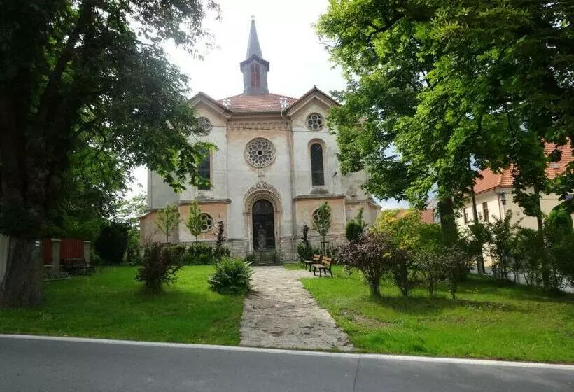 Retkeilymaja Hostinec U Janatů S Ubytováním