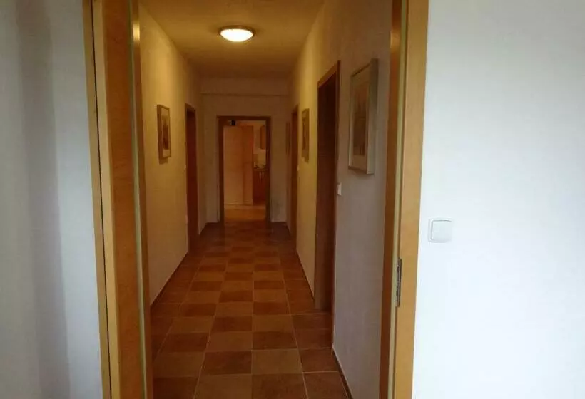 Retkeilymaja Hostinec U Janatů S Ubytováním