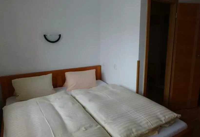 Retkeilymaja Hostinec U Janatů S Ubytováním