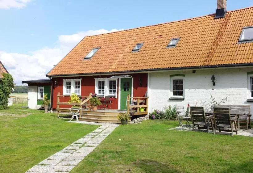 Retkeilymaja Lilla Trulla Gårdshotell   Feels Like Home