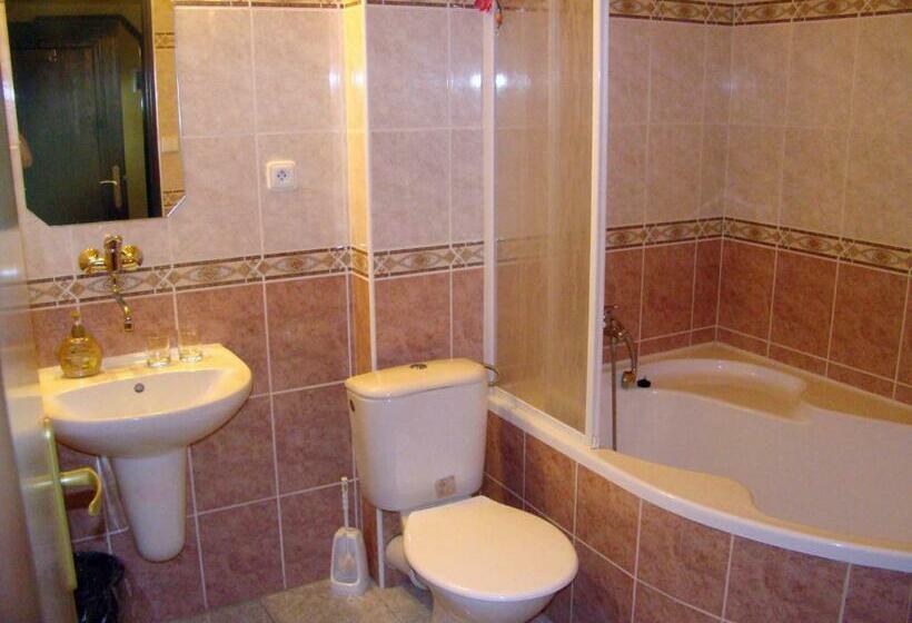 הוסטל Restaurace Penzion Rafael