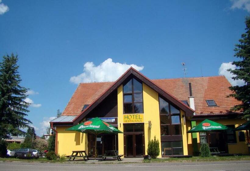 הוסטל Restaurace Penzion Rafael