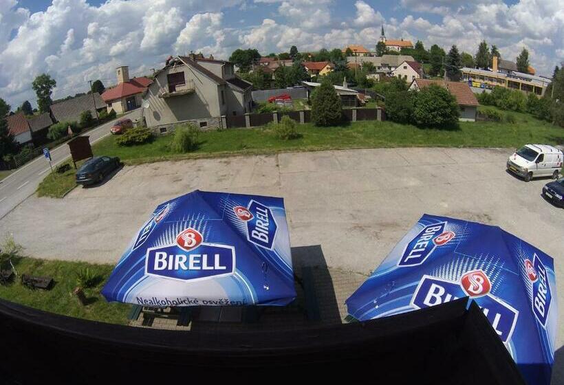 הוסטל Restaurace Penzion Rafael