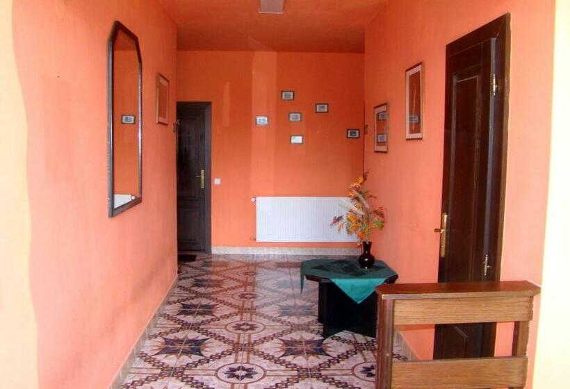 הוסטל Restaurace Penzion Rafael