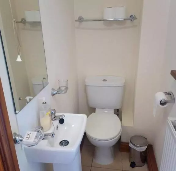 ベッドアンドブレックファースト Fox And Hounds Country Inn