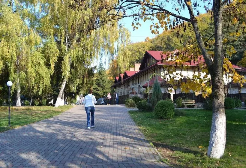 Hotelli Bogolvar Retreat Resort