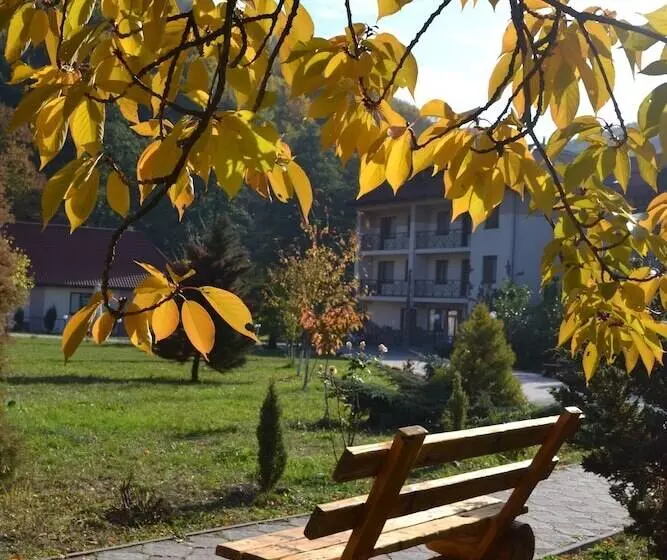 Hotelli Bogolvar Retreat Resort