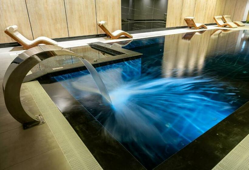 هتل Roman Maramures Ski & Spa Resort