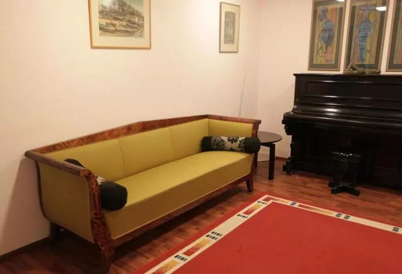 Hotelli Urkin Piilopirtti