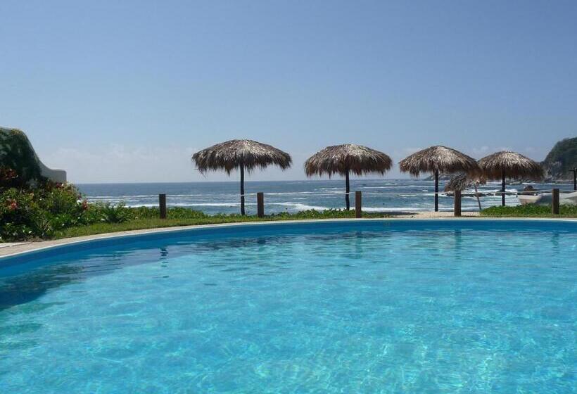 Manta Raya Hotel   Right On The Beach