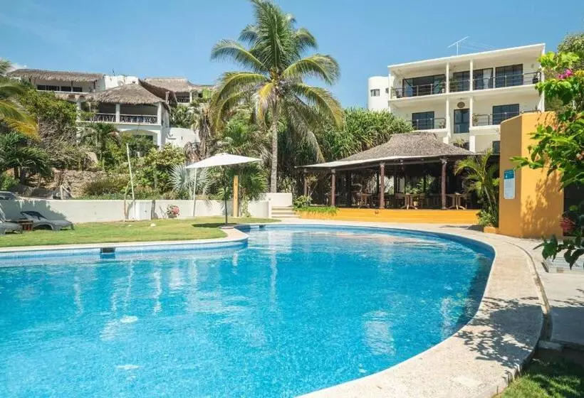 Manta Raya Hotel   Right On The Beach