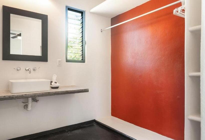 Manta Raya Hotel   Right On The Beach