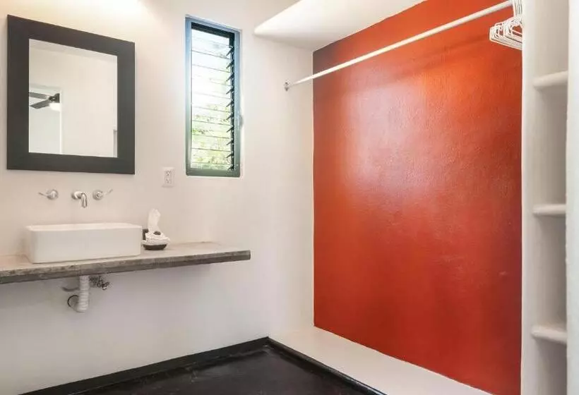 Manta Raya Hotel   Right On The Beach