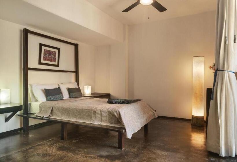 Manta Raya Hotel   Right On The Beach