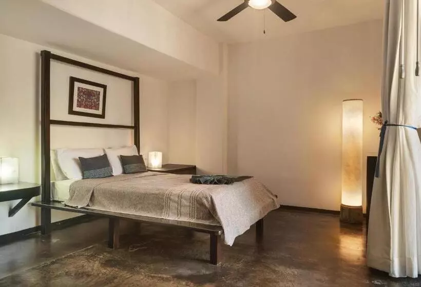 Manta Raya Hotel   Right On The Beach