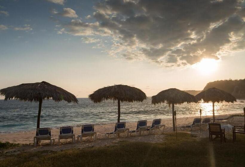 Manta Raya Hotel   Right On The Beach