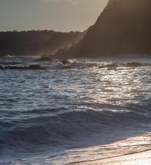 Manta Raya Hotel   Right On The Beach