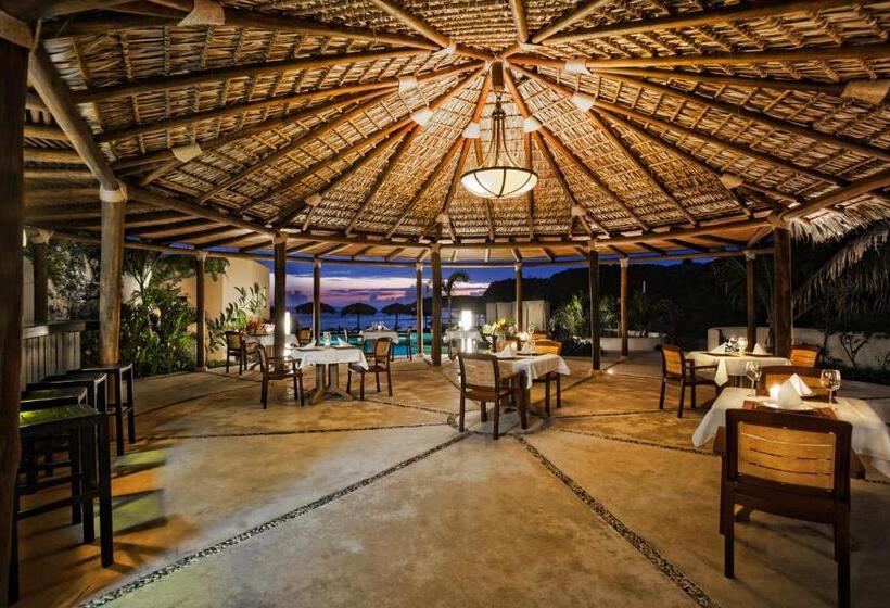 Manta Raya Hotel   Right On The Beach