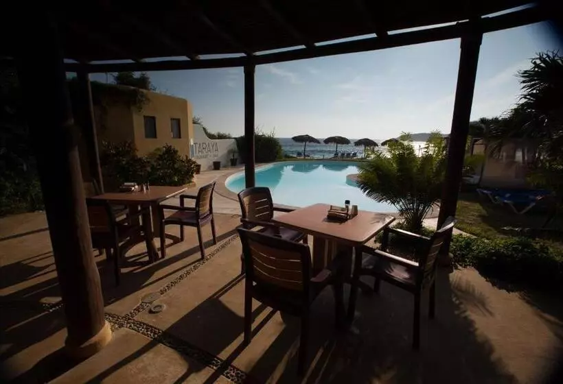 Manta Raya Hotel   Right On The Beach