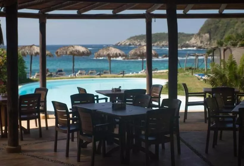 Manta Raya Hotel   Right On The Beach