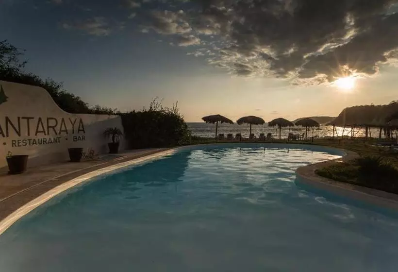 Manta Raya Hotel   Right On The Beach