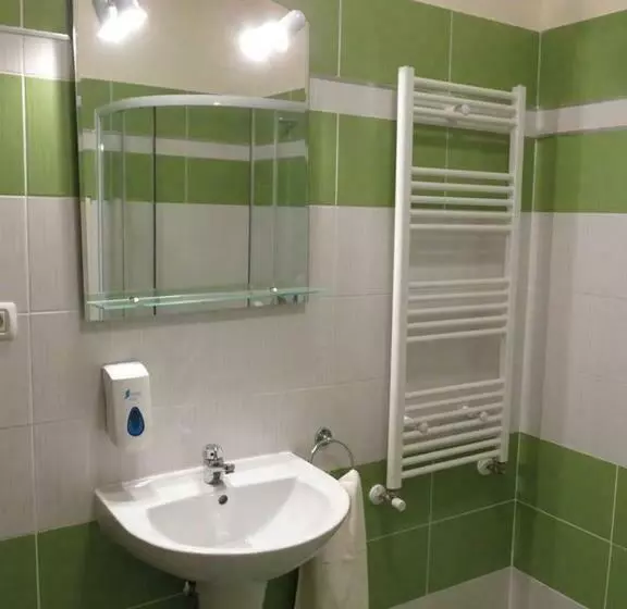 Motelli Conacul De Pe Lac