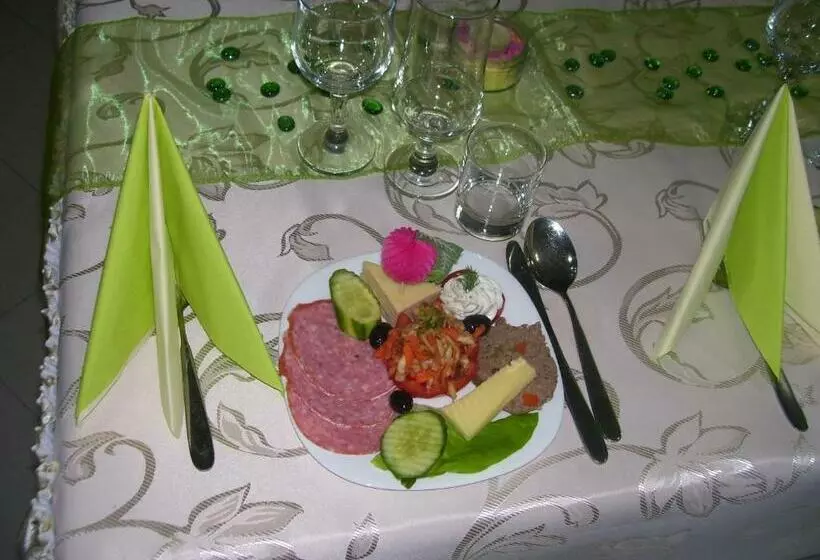 Motelli Conacul De Pe Lac